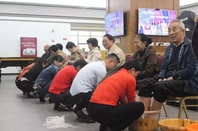 85歲老人足浴店半年消費40萬，百名技師服務引爭議